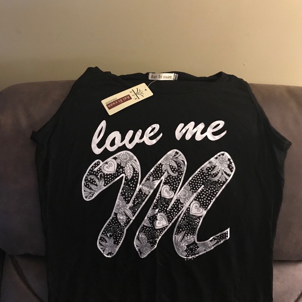 New black and white love me sleeveless top